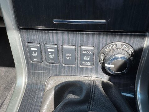 Nissan Pathfinder 2.5 dCi Tekna 4WD Euro 5 5dr 22