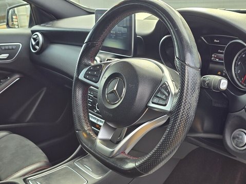 Mercedes-Benz A Class A 200 AMG LINE PREMIUM PLUS 19