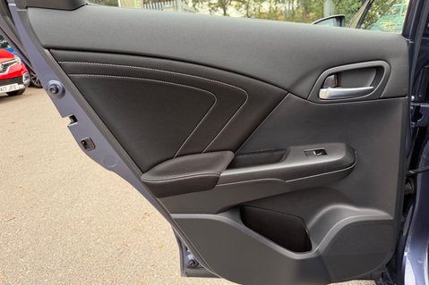 Honda Civic I-VTEC SE PLUS NAVI AUTOMATIC - ONE LADY OWNER - REVERSE CAMERA 28