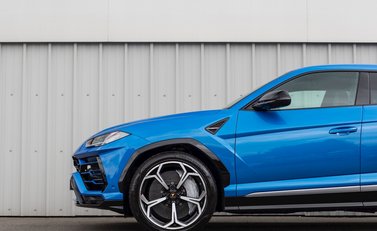 Lamborghini Urus 30