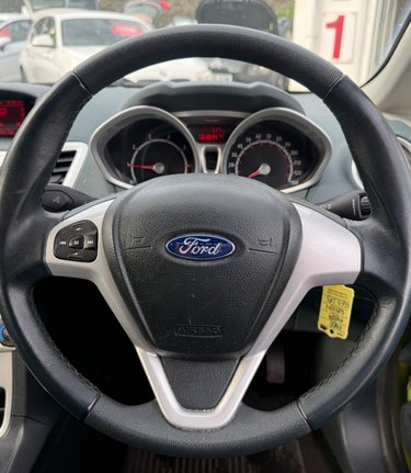 Ford Fiesta ZETEC 16V… SERVICE HISTORY.. 1 PREVIOUS KEEPER 3