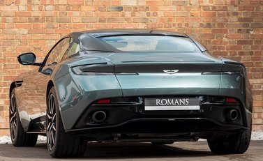 Aston Martin DB11 V8 3