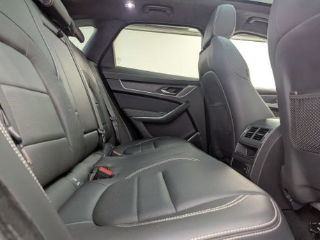 Jaguar F-Pace 2.0 F-PACE R-Dynamic HSE D MHEV AWD Auto 4WD 5dr 46