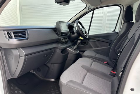 Renault Trafic LH30 Advance 150ps dCi Panel Van 16