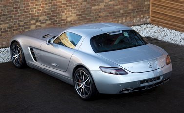 Mercedes-Benz SLS AMG 12