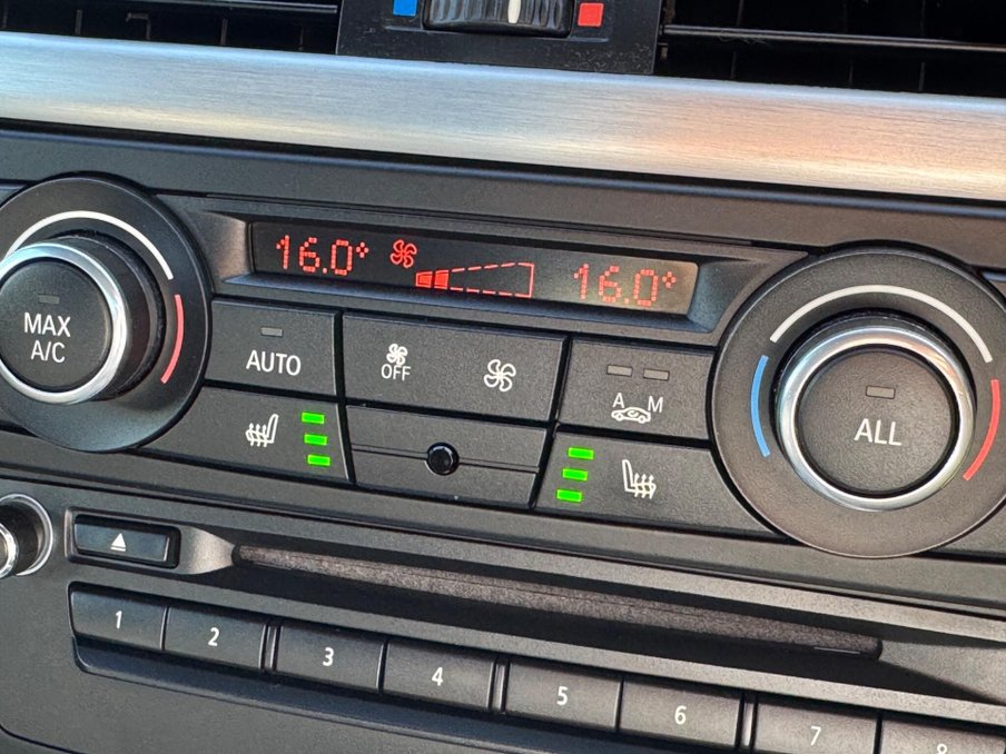 2012 BMW 3 Series — image 24