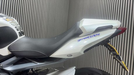 Triumph Street Triple 2014 27K NEW MOT SERVICED SCORPION EXHAUST NAKED 675CC TRIPLE 15