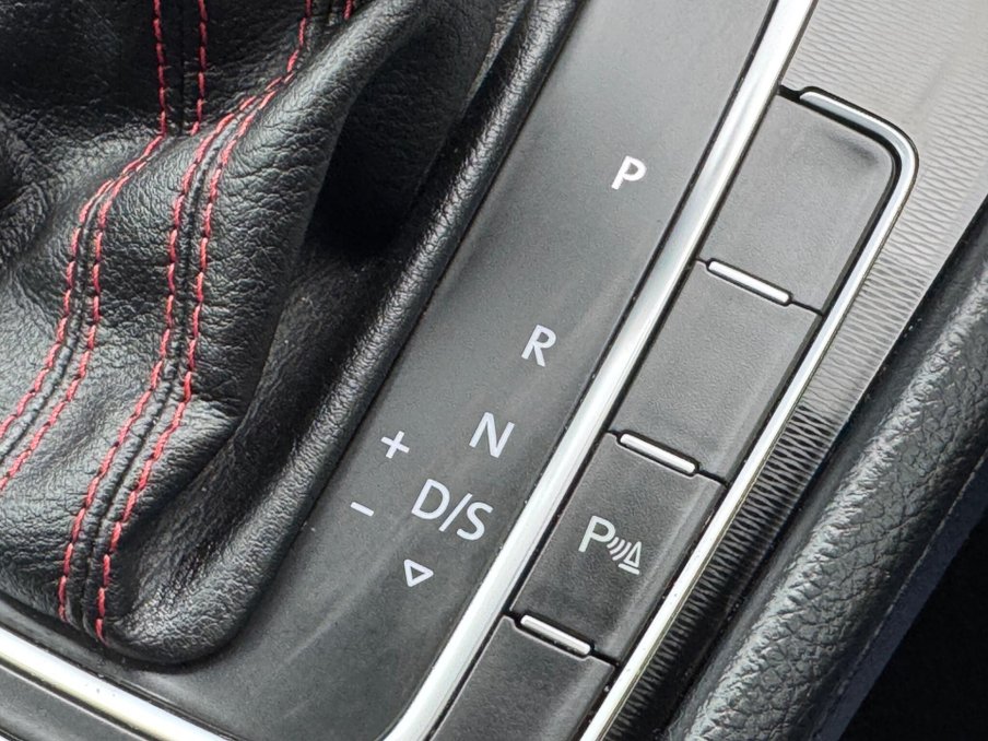 2016 Volkswagen Golf — image 29