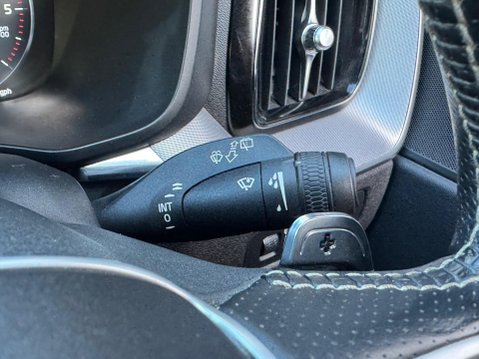 Volvo XC60 2.0 D5 PowerPulse R-Design Auto AWD Euro 6 (s/s) 5dr 35