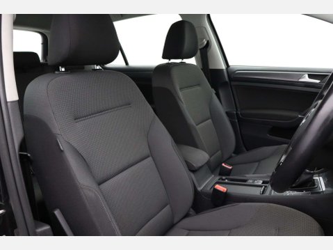 Volkswagen Golf 2.0 Golf SE Nav TDI BlueMotion Technology Semi-Auto 5dr 22