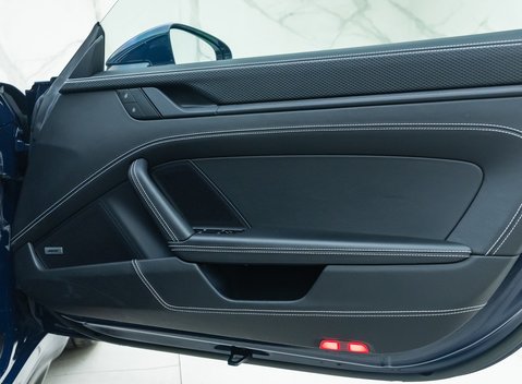 Porsche 911 GT3 TOURING (992) 23