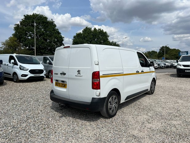Peugeot Expert MWB L2H1 Low Roof Professional 2700 Air Con Tow Bar EURO 6 NO VAT 6