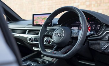 Audi RS4 Avant 11