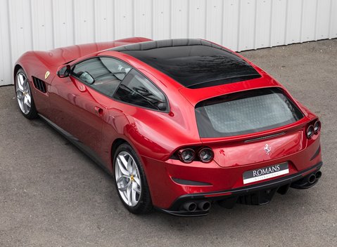 Ferrari GTC4 Lusso T 9