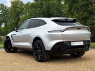 Aston Martin DBX V8 7