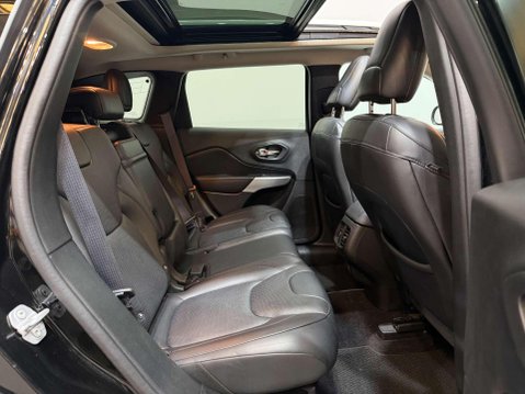 Jeep Cherokee 2.2 MultiJetII Overland SUV 5dr Diesel Auto 4WD Euro 6 (s/s) (200 ps) 30