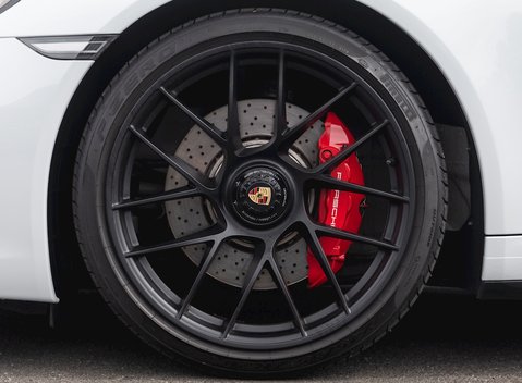 Porsche 911 Carrera 4 GTS (991.2) 10