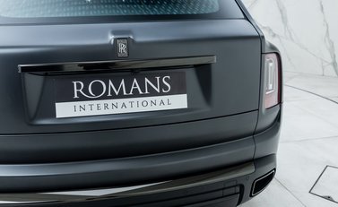 Rolls-Royce Cullinan Black Badge 35