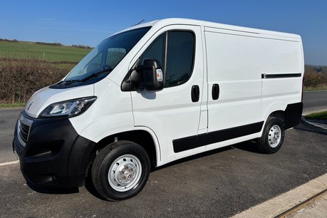Peugeot Boxer 333 L1 H1 120 ps BlueHdi Professional - Sat Nav & Air Con