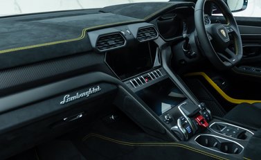 Lamborghini Urus PERFORMANTE 21