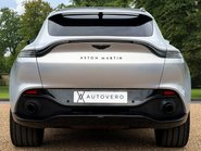 Aston Martin DBX V8 6