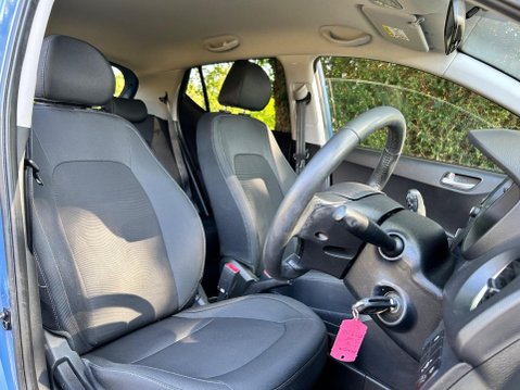 Hyundai i10 PREMIUM 19