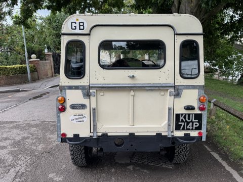 Land Rover 88 Series III SUV 7