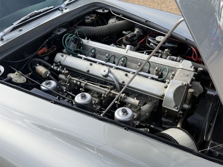 Aston Martin DB6 MANUAL 69