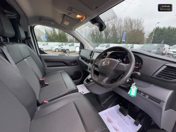 Vauxhall Vivaro AUTO LWB L2H1 Low Roof 3100 Dynamic Air Con SELECT 15