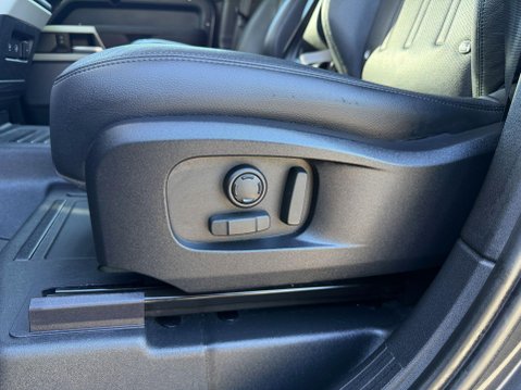 Land Rover Defender HARD TOP SE MHEV 30