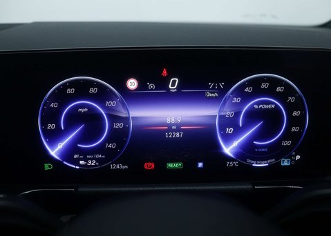 Mercedes-Benz EQA 250+ AMG LINE EXECUTIVE 18