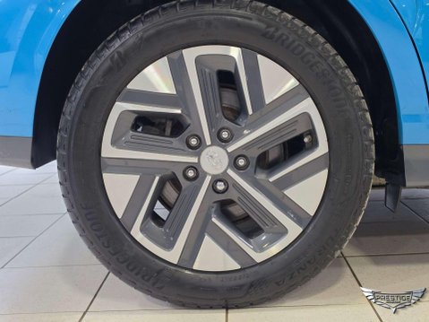Hyundai KONA 64kWh Premium Auto 5dr (10.5kW Charger) 75