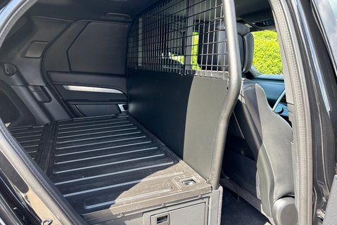 Land Rover Discovery D300 Commercial Dynamic HSE 16