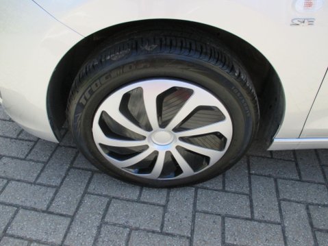 Vauxhall Viva 1.0i SE Euro 6 5dr 12