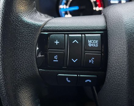 Toyota Hilux 2.8 HI-Luxury Invincible X D-4D 4WD Double Cab Auto 4WD 5dr 48