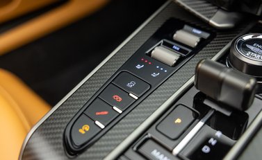 Aston Martin Vanquish Volante 26