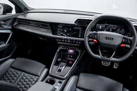 Audi RS3 2.5 TFSI Carbon Vorsprung Saloon 4dr Petrol S Tronic quattro Euro 6 (s/s) ( 26
