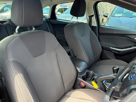 Ford Focus 1.6 Titanium Euro 5 5dr 11