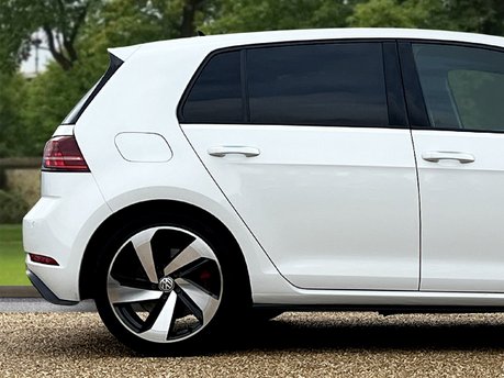 Volkswagen Golf GTI PERFORMANCE TSI DSG 12
