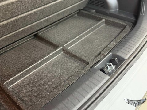 Hyundai KONA 64kWh Premium Auto 5dr (10.5kW Charger) 90