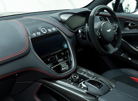 Aston Martin DBX 707 16