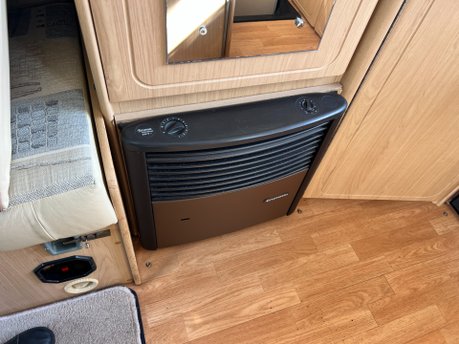 Auto-Sleepers Nuevo ES 4 BERTH PEUGEOT BOXER 2.2 HDI CHASSIS 19