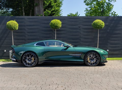 Aston Martin Vanquish V12 3