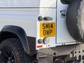 Land Rover Defender 2.2 Defender 90 Hard Top TD 4WD 5dr 40