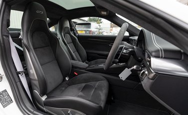 Porsche 911 Carrera GTS (991.2) 12