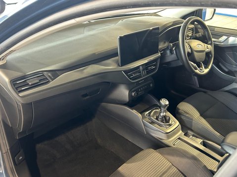 Ford Focus 1.0T EcoBoost MHEV Titanium Euro 6 (s/s) 5dr 15