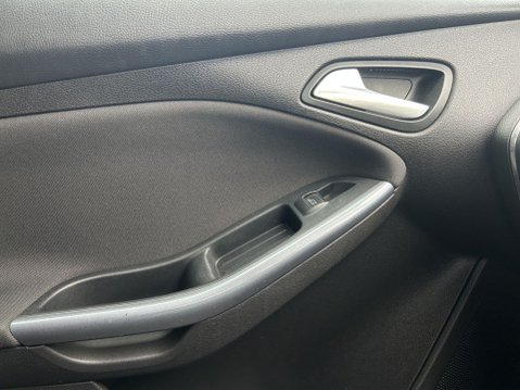 Ford Focus 1.6 Titanium Navigator Powershift Euro 5 5dr 54