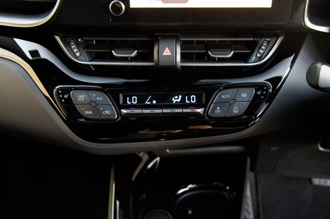 Toyota C-HR DESIGN 28
