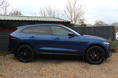 Jaguar F-Pace 2.0 F-Pace R-Dynamic Black D MHEV AWD Auto 4WD 5dr 9