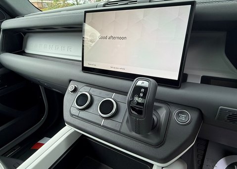 Land Rover Defender 90 3.0 D250 MHEV X-Dynamic SE SUV 3dr Diesel Auto 4WD Euro 6 (s/s) (250 ps) 18